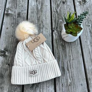 UGG New ❄️Winter Hat , Pompom beanie. Cream